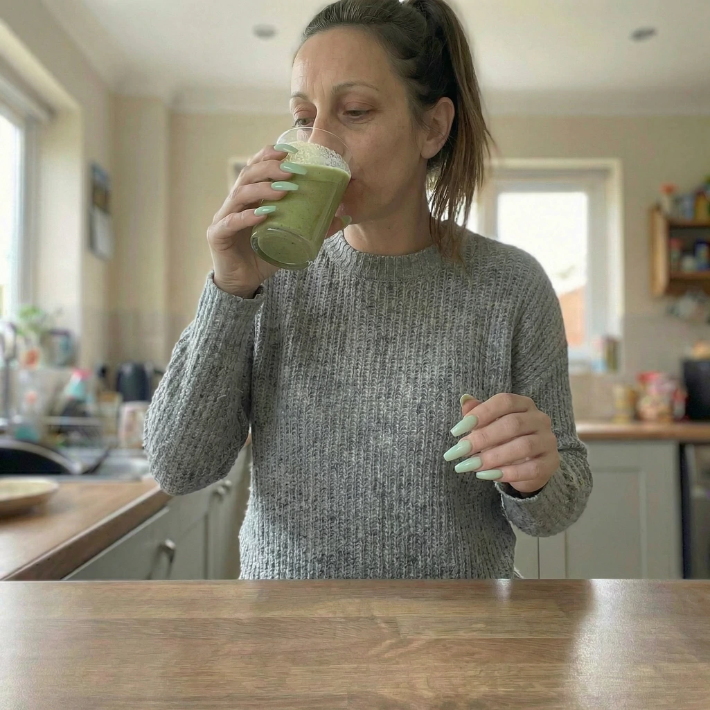 Priporočamo uživanje Matcha Hair Latte po obroku
