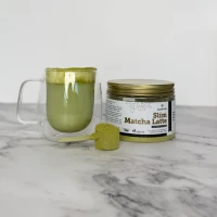 Slim Matcha Latte Kokosové matcha latte pro podporu metabolismu